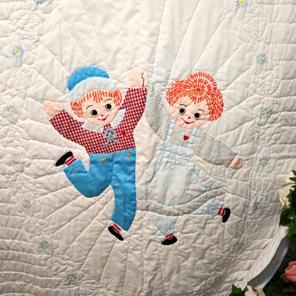 Dancing Raggedy Ann & Andy Hand Embroidered & Quilted  Crib Quilt/Wall Hanging - Picture 2 of 10